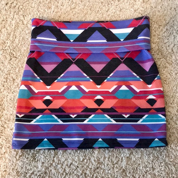 Colorful, stretch, Nollie brand mini skirt - Picture 2 of 4